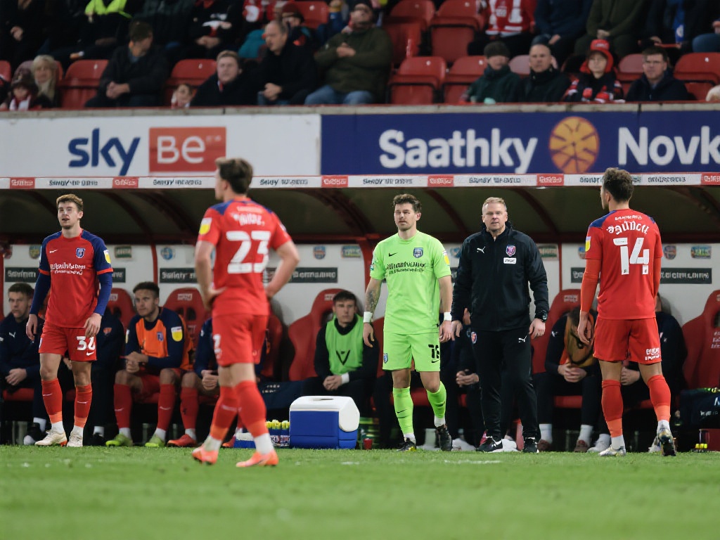 南基一连遭逆转,连续两场换替补再换下 近期,南基球队在两场关键比赛中皆发生了一